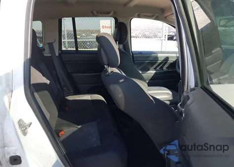 2016 Jeep Compass Sport z USA, uszkodzony, nr VIN 1C4NJCBAXGD568401